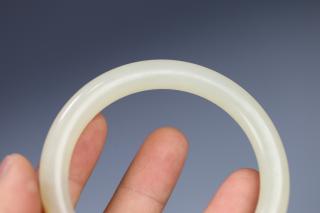 回流 和田玉手镯,内径5.9cm,宽0.9cm,重36g