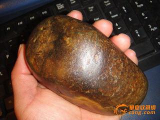620.9克和田玉沁色籽料原石