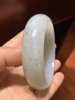 至今意难平的和田玉点墨青花手镯